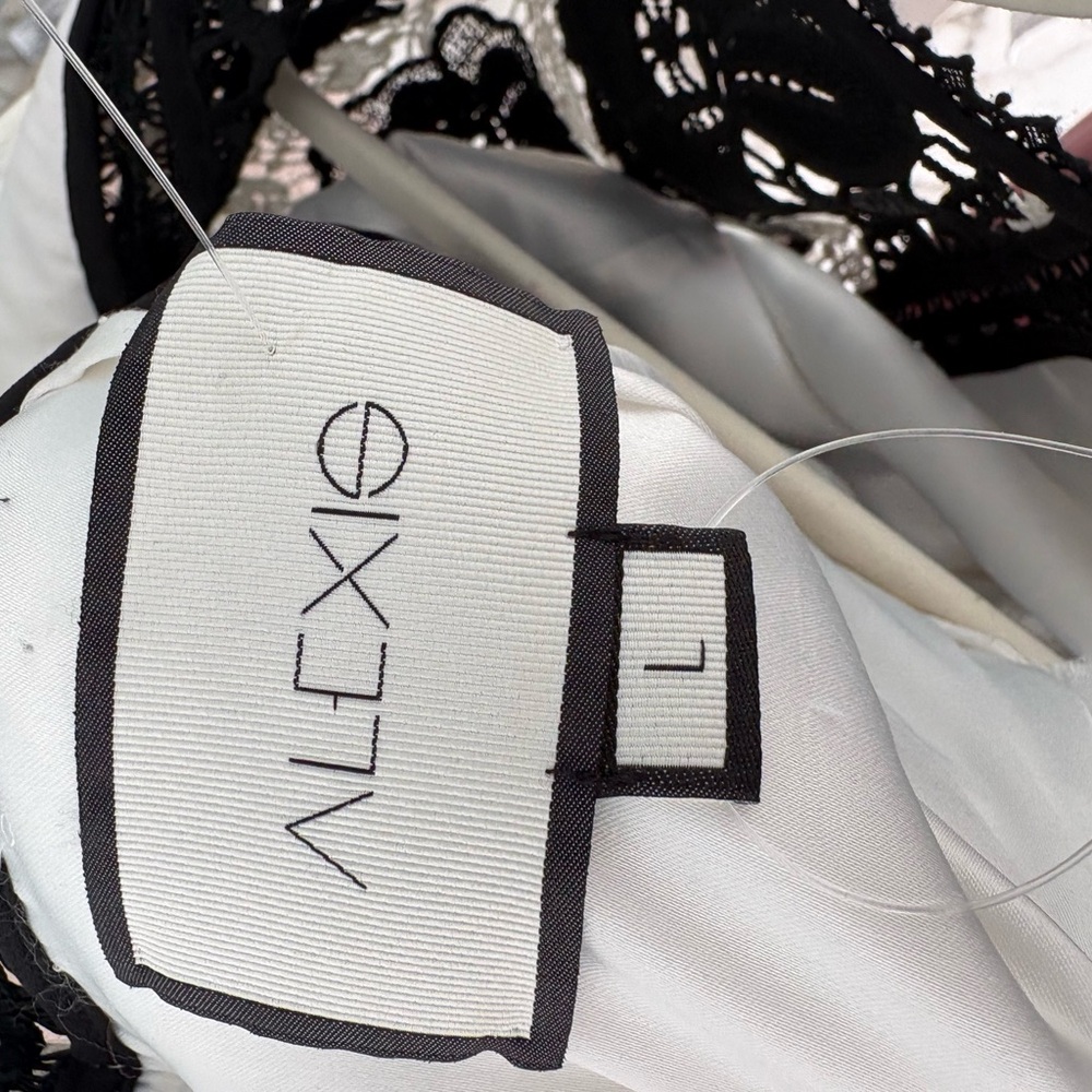 Alexis Elegant Black & White Lace Dress L - Picture 6 of 8